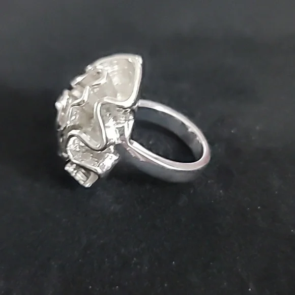 Large Gaudi FlowerCocktail Ring - Picture 2 of 7